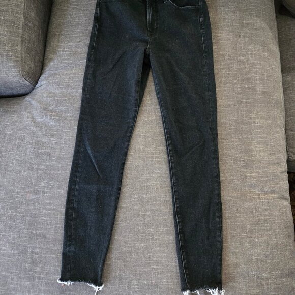 Good American Black Skinny Jeans Raw Hem Frayed Ankle Size 8 - Picture 1 of 3